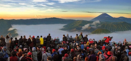 Menyaksikan Sunset di Savana Bromo