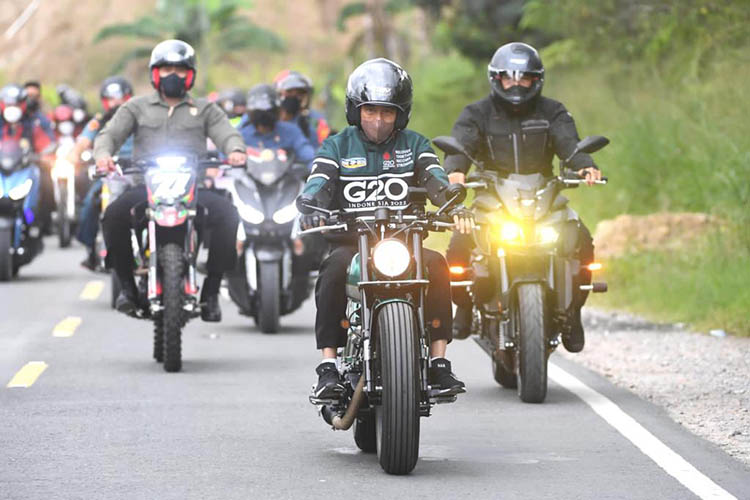 Menyewa dan Mengendarai Sepeda Motor Danau Toba