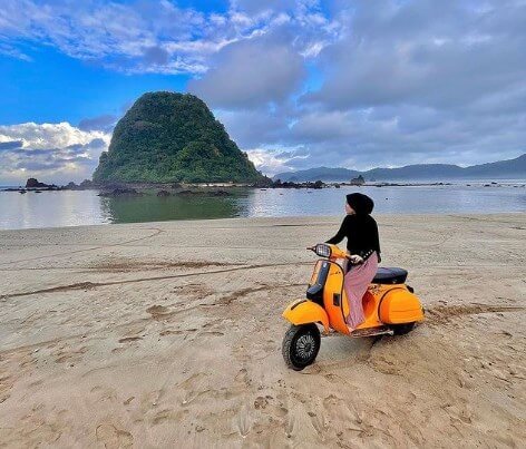 Pantai Merah