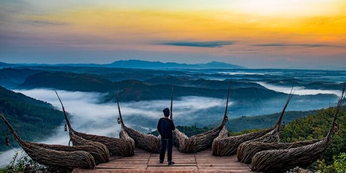 Tempat Foto Unik untuk Menikmatii Yogyakarta di Atas Awan