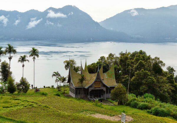 Tempat Tamasya Terbaik di Pinggir Danau Singkarak