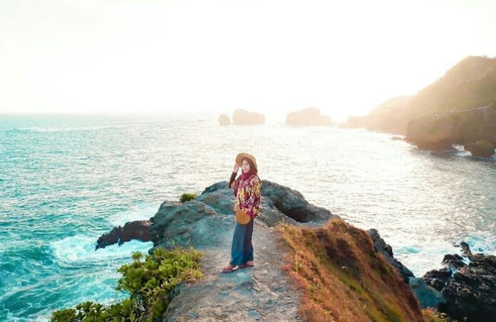 5 Tempat Unik dengan Aktivitas yang Menantang dan Mendebarkan di Pantai sekitar Yogyakarta