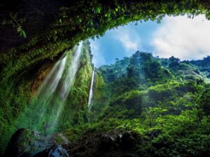 Mengintip Tempat Semedi Terakhir Patih Gajah Mada Di Air Terjun Madakaripura