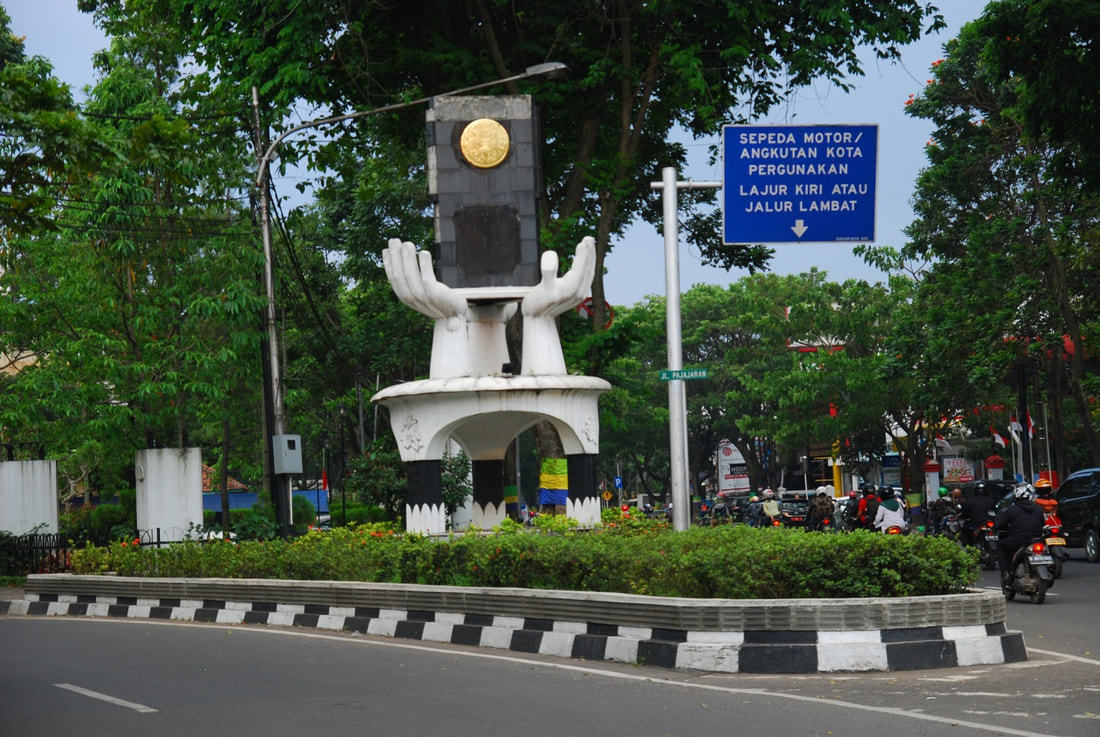 Tugu Piala Adipura